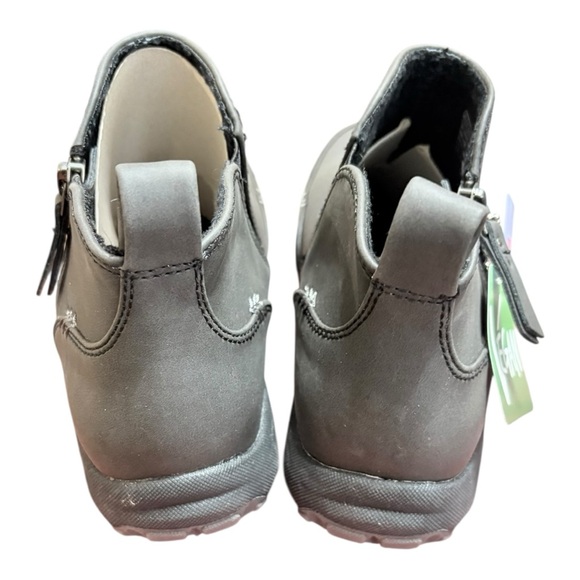 Skechers Relaxed Fit Dark Gray Boots size 7.5 - Picture 3 of 8